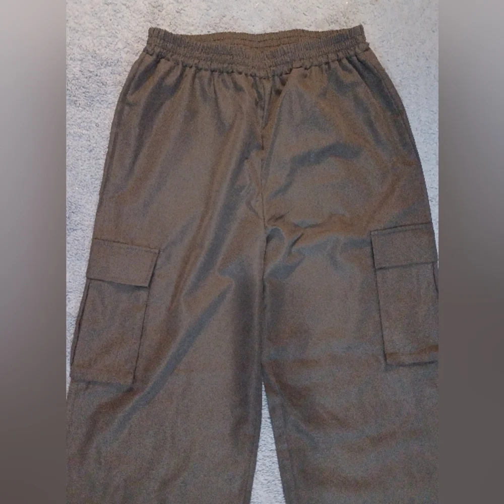 NWOT high waisted cargo pants size 10 - Picture 6 of 8